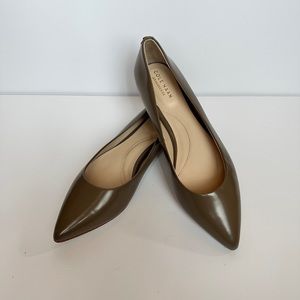Cole Haan gray/taupe leather pointy toe work wear flats. Women’s shoe size 9B.